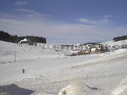 Blick nach Norden zu Schneeberglift, Schneehof (links) und Waldau (oben) am 1.2.2004