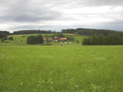 Blick vom Wanderparkplatz am Hünersedel-Sattel nach Westen zum Dürrhof