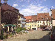 Blick nach Norden in der Altstadt von Endingen a.K. am 9.8.2004
