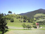 Blick nach Norden zur Kopf-Rain-Kapelle und zum H�rnleberg (905 m)