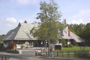 Blick nach Osten zum Kurhaus Lenzkirch im August 2004