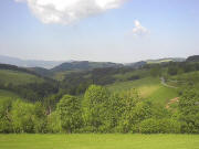 Blick vom Kapfenhof nach S�dwesten ins Oberibental und nach St. Peter am 26.5.2004