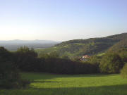 Blick von der Berghauser Kapelle nach Nordwesten �ber Ebringen zum Kaiserstuhl am 1.9.2004