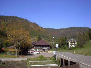 Blick nach Nordosten �ber das Gasthaus Lawine in Fahl zum Feldbergturm