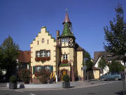 Blick nach Westen zum alten Rathaus von Heitersheim