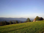 Blick nach S�dwesten zu Kernewiesenhof �bers Dreisamtal zum Schauinsland am 18.9.2004 7 Uhr morgens