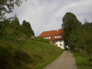 Blick nach Nordosten zum Sch�nbachhofh�usle am 10.9.2004