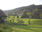 Blick nach Südosten zu Reschhof und Bürliadamshof im Suggental am 3.9.2004