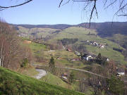Blick vom Wanderparktplatz Eckle (780 m) auf Sonnenmatt (Mitte) und Altenein (rechts)