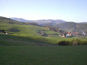 Blick nach Noden auf Fr�hnd-Hof und zur Talstation des Skilifts Horn