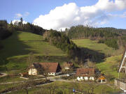 Blick nach Nordwesten zum Vorderbauernhof an Ostern 2005