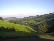Blick von St.M�rgen �bers Oberibental (Mitte Dieschenhof) nach St.Peter am 10.8.2005 in der Fr�he