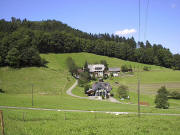 Blick von Schütterles Berghäusle nach Westen zum Kappberghäusle am 4.8.29005