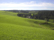 Blick nach S�den �ber den Willmannshof zum Thurner am 10.8.2005 mrogens