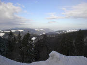Blick vom Lachenh�usle nach Nordwesten �ber das Simonsw�lder Tal zu den H�hen der Platte mit den Windr�dern Platte und G�tenbach am 7.2.2005.