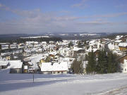 Blick nach Norden �ber Neukirch zu den Windr�dern ob G�tenbach zum Brend 