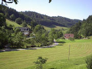 Blick von Kussenm�hle nach S�den zu Moosb�hlhof links und L�wen rechts im Wagensteigtal