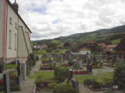 Blick nach Osten am 2.7.2005 über den Friedhof Oberried hoch nach Vörlinsbach