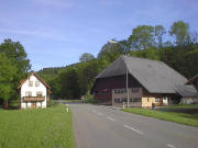 Blick nach Osten zum Hercherhof, dem 1. Hof im Zastler, Mitte Mai 2005