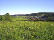 Blick von der Kuttlermatte nach Nordwesten auf Schonach Ende Mai 2005