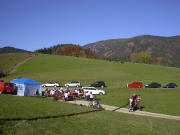 Blick nach Norden von Wanderparkplatz Bllen-Hau zum Belchen: Herbsthock der Bllener Belchengeister am 30.10.2005 bei 20 Grad