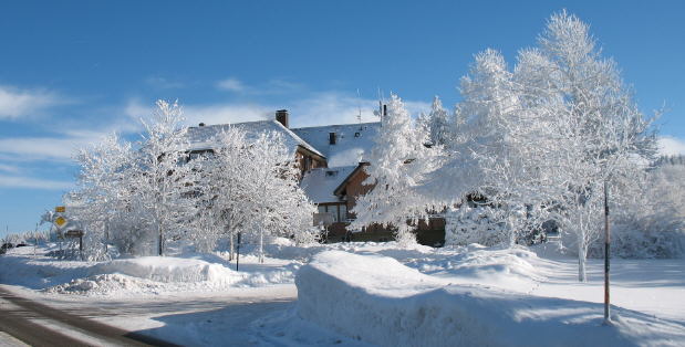 Blick nach Osten zum Thurnerwirtshaus am 30.12.2005 nachmittags