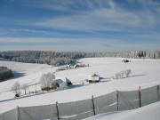 Blick von der Thurnerspur nach S�dwesten �ber den Holzh�uslehof zum Holzhof am 30.12.2005