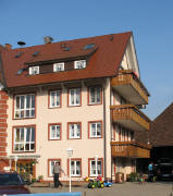 Blick nach S�den am 20.4.2006 zum Gasthaus B�ren