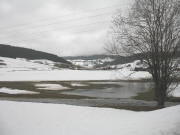 Blick vom L�wen Langenordnach �bers Hochwasser nach Osten auf Schw�rzenbach am 31.3.2006