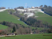 Blick vom Unteribental (gr�n) hoch zum Lindenberg (wei�) am 6.4.2006