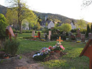 Blick über den Alten Friedhof Littenweiler nach Südwesten zur Kirche am 29.4.2006
