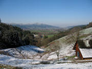 Blick nach S�dwesten vom Maierh�uslehof ins Dreisamtal und zum Kybfelsen am 6.4.2006 um 12 Uhr