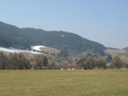 Blick nach S�den zum Weisbauernhof und Schwallerhof am 19.3.2006