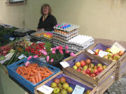 Frau Vetter auf dem Littenweiler Bauernmarkt am 15.4.2006