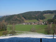 Blick vom Gummenwald nach Westen zu Unteribental-Wickenhof und zur Vaterunser-Kapelle (links) am 6.4.2006