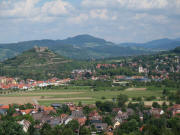 Tele-Blick vom Altenberg ob Grunern nach Norden zur Staufener Burg am 26.10.2006
