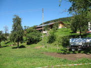 Blick nach Nordwesten zum neuen Stall des Trenklehofs am 18.8.2006