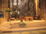 9 Uhr: Vor der Altarweihe am 11.12.2006