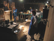 Blick in die K�che am 17.12.2006 - Sind's Puppen oder gar echte Personen?