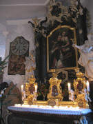 Seitenaltar der Michaelskapelle mit Kerzen geschm�ckt am 26.12.2006