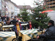 Samstag 16.12.2006 vor 3.Advent: Vesper um 13 Uhr im Freien bei plus 15 Grad. Nur der Baum erinnert an Weihnachten