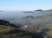 Tele-Blick nach S�dwesten ins Oberibental zum Dischenhof am 18.9.2004 - Nebelschwaden am Mittag