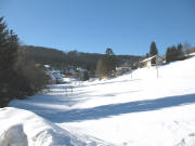 Blick nach Westen auf Neuglash�tten am 4.2.2006 - G�stehaus Singler rechts