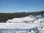 Blick nach Osten �ber die B500 nach Altglash�tten am 4.2.2006 - Rotmeerspur links