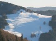 Tele-Blick von Todtnauberg über Todtnau zum Hasenhorn am 2.2.2006