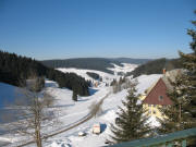 Blick von B500-Br�cke nach Norden auf Hinterbreg zum Hochbauernhof links am 23.1.2006