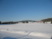 Blick nach Osten zum Gasthaus Hirschen in Neueck am 23.1.2006 - vorne die Loipe