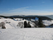 Blick vom Radschert nach S�den zur Kapelle (links) bis zu den Alpen am 30.1.2006 