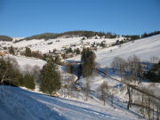Blick nach Nordosten auf Ennerbach - rechts Scheuermattkopflift, Mitte Kapellenlift