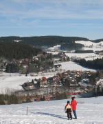 Blick nach Nordosten über Hinterzarten und Földiklinik zur Weißtannenhöhe am 8.1.2006
